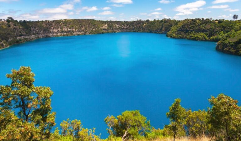 Climate change could turn some blue lakes to green or brown