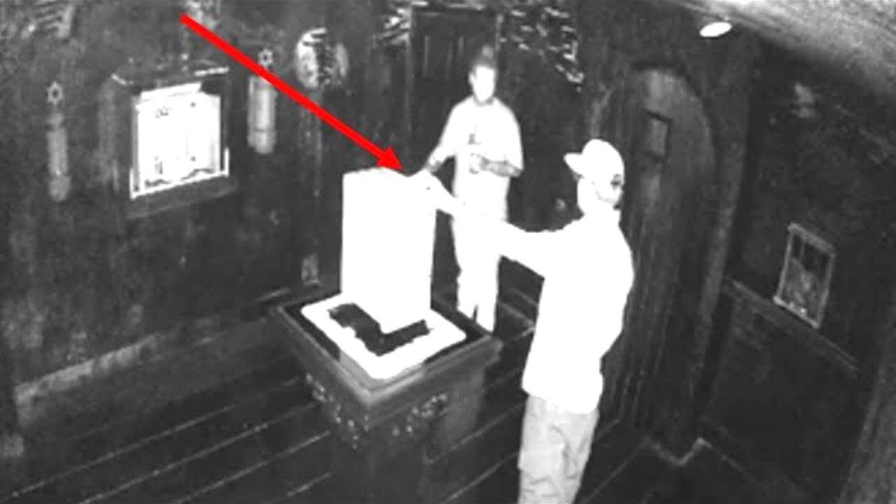 Zak Bagans Shut Down This Exhibit In His Museum After This Chilling Encounter In His Home